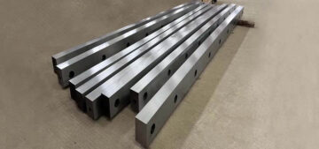 Shipping a 2150mm SKD11 industrial machine knives to Toronto (YYZ). Discover the 3 core factors of SKD11, and expert tips to extend shear blades.